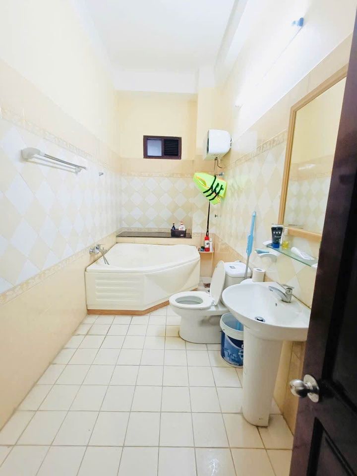 Bán nhà 3 tầng, 3 ngủ, Nguyễn Phong Sắc, Liên Chiểu, Đà Nẵng, diện tích 100m2, giá 6 tỷ