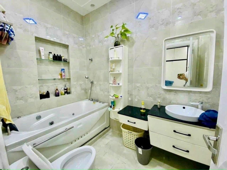 Bán nhà đẹp có thang máy hẻm ô tô đường Phan Chu Trinh, phường 12, Vũng Tàu giá 8,6 tỷ, diện tích 75m2