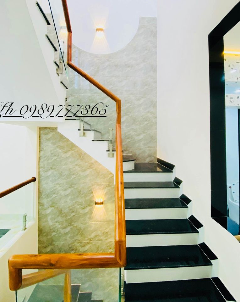 Bán căn nhà 3 mê, vị trí đẹp, gần cầu Huỳnh Tấn Phát, khu gần sông mát mẻ
