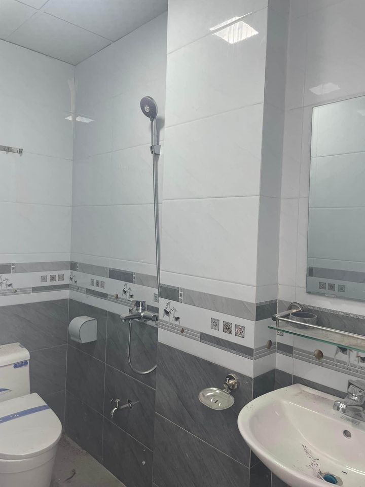 Chỉ 1,x tỷ, nhà đẹp 3 tầng, lô góc, Trần Lãm