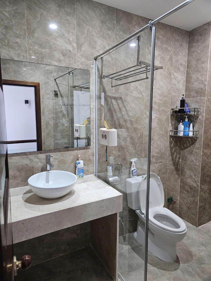 Bán nhà 3 tầng đẹp mê, hướng đông nam phường Lý Thường Kiệt, đặc biệt có sân để xe trong nhà