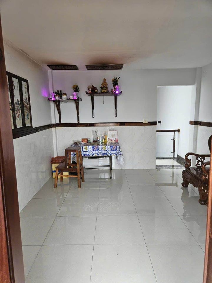 Bán nhà 3 tầng đẹp mê, hướng đông nam phường Lý Thường Kiệt, đặc biệt có sân để xe trong nhà