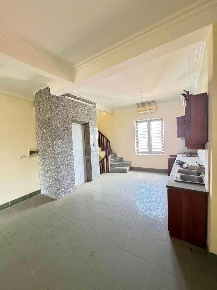 Cho thuê nhà 7 tầng thang máy, Thuỵ Khuê, Tây Hồ, diện tích 51m2, giá 35 triệu/tháng