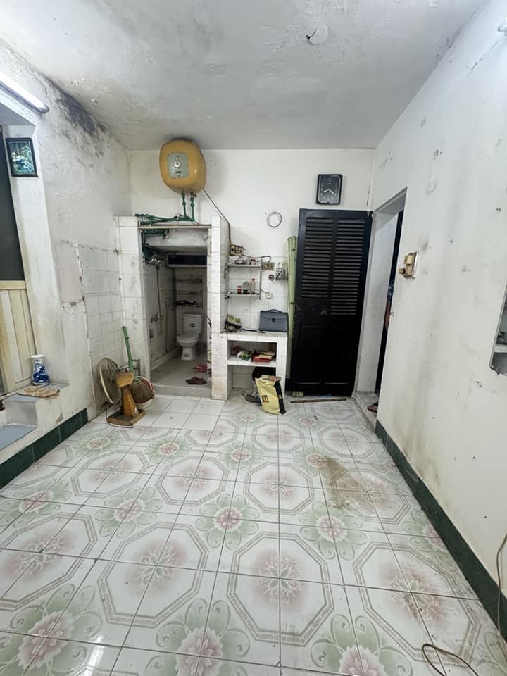 Khu dân trí cao, giao thông thuận lợi, tiện ích không thiếu thứ gì, cầu thang rộng thoải có thể dắt xe máy lên nhà