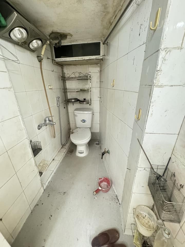 Khu dân trí cao, giao thông thuận lợi, tiện ích không thiếu thứ gì, cầu thang rộng thoải có thể dắt xe máy lên nhà