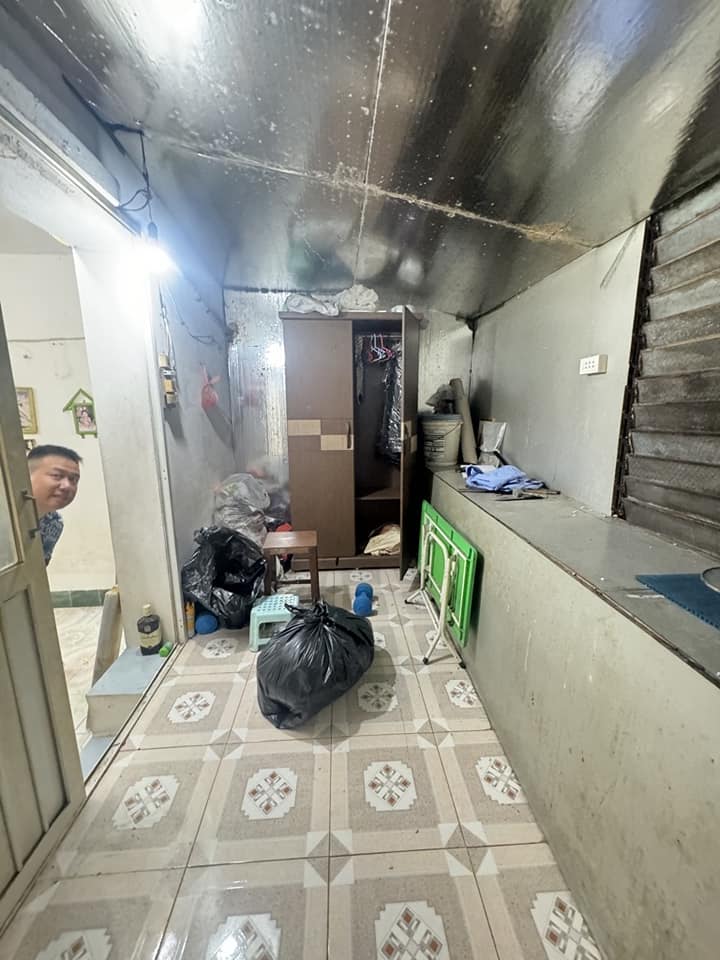 Khu dân trí cao, giao thông thuận lợi, tiện ích không thiếu thứ gì, cầu thang rộng thoải có thể dắt xe máy lên nhà