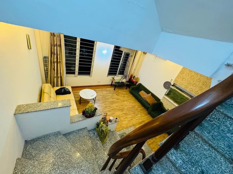Bán nhà tiện ích đầy đủ, giao thông thuận tiện