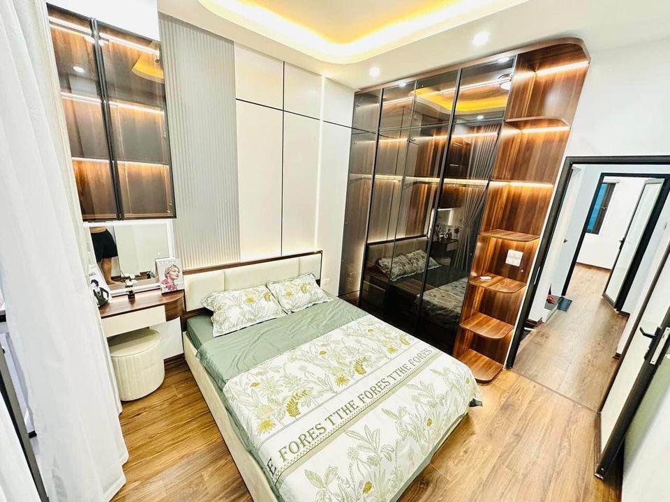 Bán nhà phố Vương Thừa Vũ, 40m2, 4 tầng, giá 8 tỉ