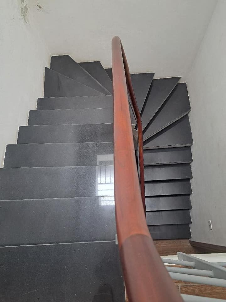 Nhà còn đẹp nhưng chủ mua mặt phố nên tặng lại nội thất cho khách mua, Khương Đình, 50m2