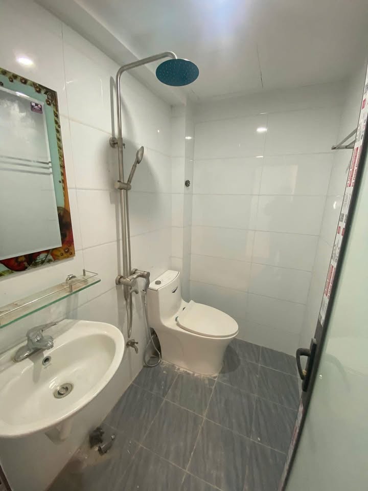 Nhà 2 tầng ngõ Hai Bà Trưng, ngõ nông gần Cửa Đông plaza