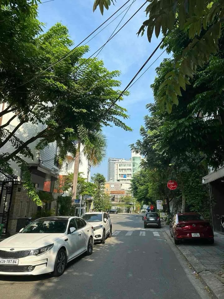 Bán nhà 4 tầng mặt phố Tạ Mỹ Duật ngay khu phố Hàn, diện tích 87,5m2