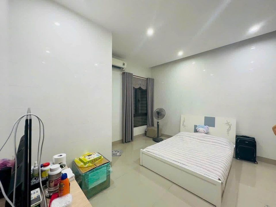 Cần thanh khoản nhà 3 tầng, mặt tiền đường 7m5, Đinh Thị Hoà, gần biển Mỹ Khê - Sơn Trà - Đà Nẵng