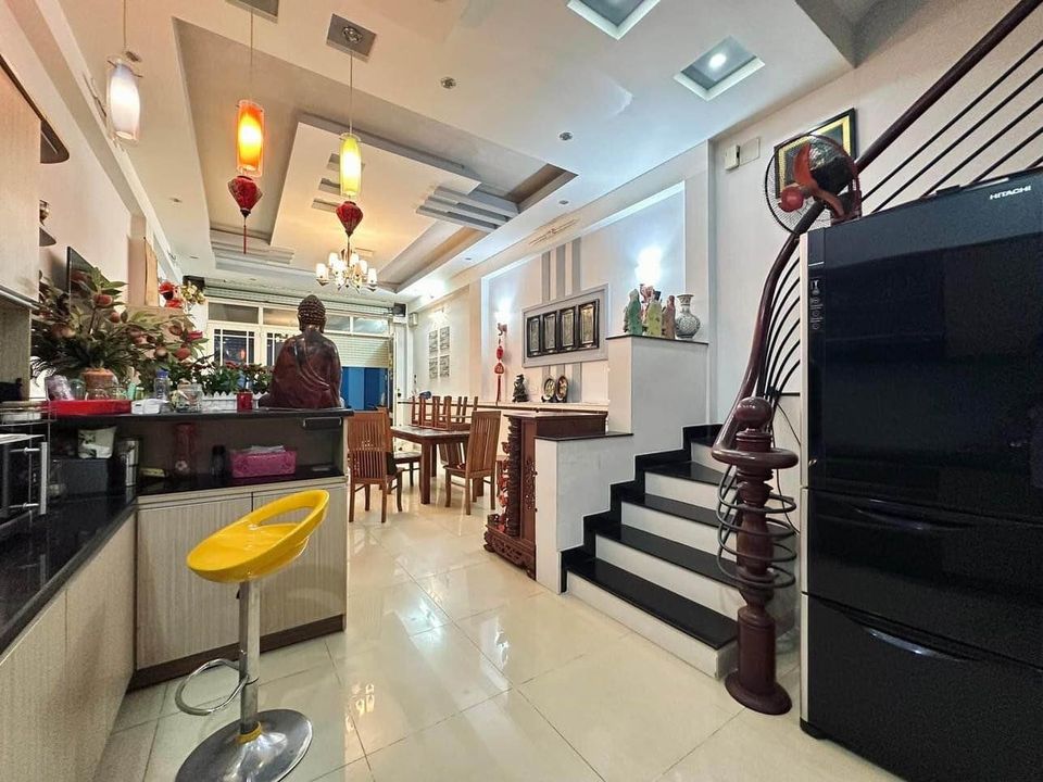 Bán nhà 4 tầng đẹp, hẻm 4 chỗ, vài bước ra mặt tiền