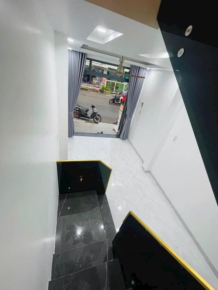 Bán nhà mặt phố thành phố Biên Hòa, gần đường xe hơi, gần chợ và trường học
