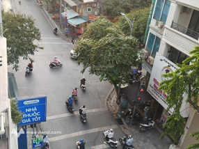 Bán nhà mặt phố Nguyễn Trường Tộ, Ba Đình. Vị trí vàng, kinh doanh, vỉa hè siêu rộng. 30m, 4 tầng