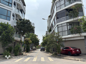 Bán Căn Nhà Cấp 4 Đẹp Khu Phân Lô Thạch Bàn đường rộng 13.5m thông thương 80m2 Giá 16 Tỷ