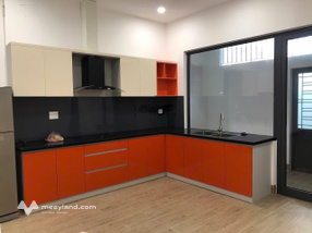 Cho thuê nhà 8 phòng ngủ, có thang máy. Gần bãi tắm Sơn Thuỷ