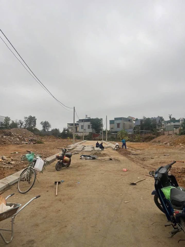 Đất Uông Bí - Kinh doanh vi vu, ô tô tránh