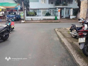 Nhà thuê giá rẻ như cho, mặt tiền kinh doanh sầm uất ngay chợ và Vincom