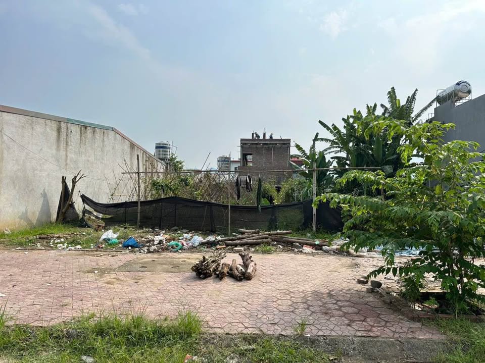 Đất tái định cư KoSy Lào Cai 100m2 hướng Tây Nam, giá nhỉnh 1,4 tỷ, sổ đỏ sẵn sàng