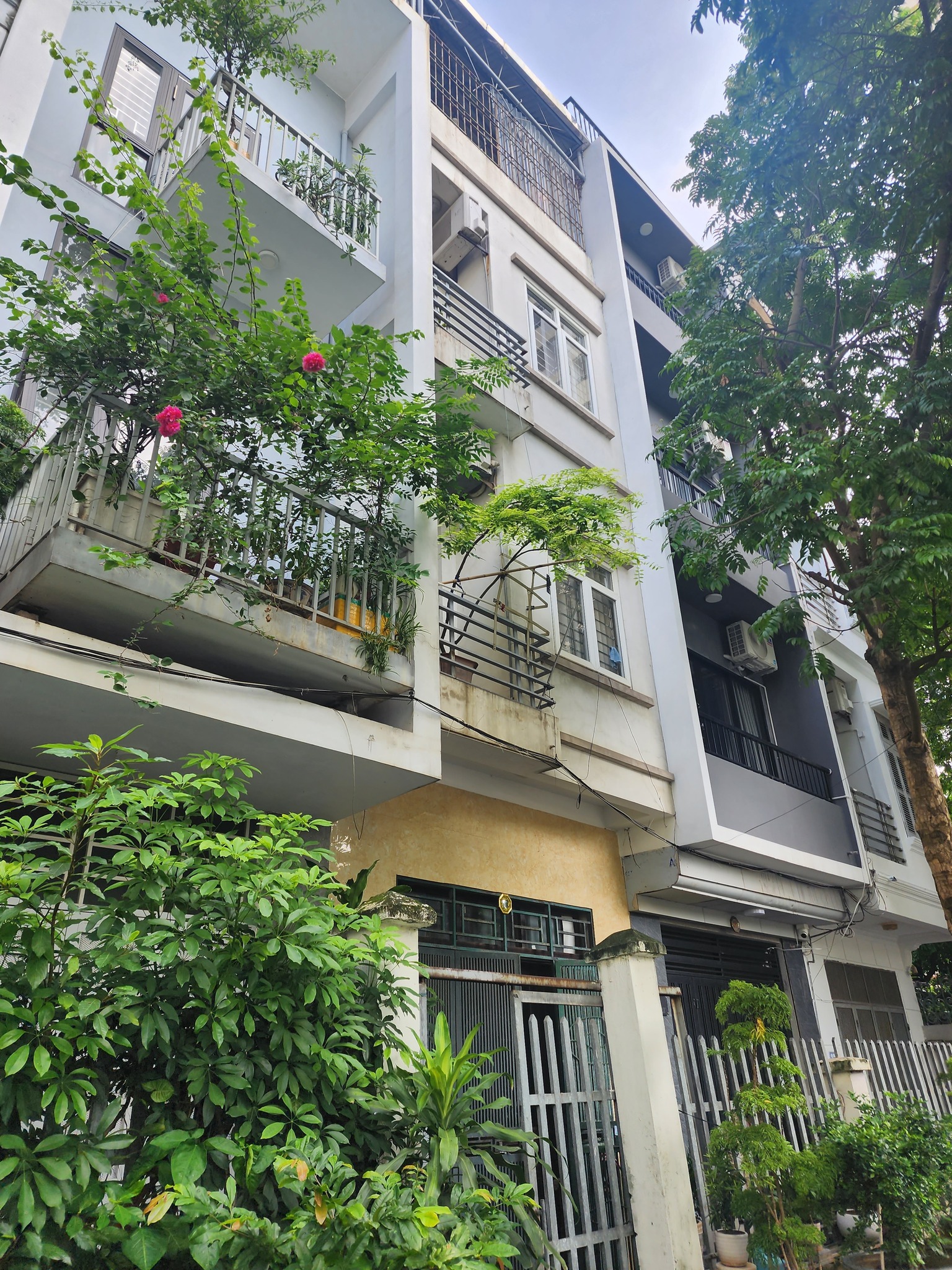 Nhỉnh 12 tỷ, nhà 5 tầng Lương Ngọc Quyến, Hà Đông, dòng tiền 40 triệu/tháng