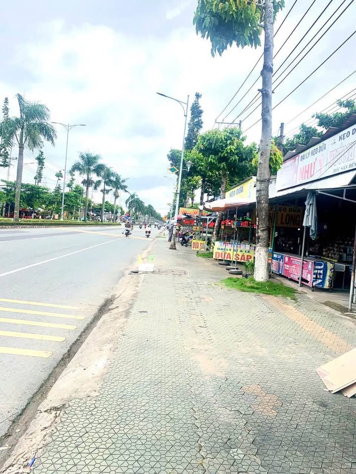 Nhà mặt tiền Quốc lộ 60, Bến Tre - Kinh doanh đắc địa, 243m2