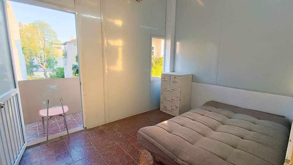 Cho thuê phòng trọ 2.5 triệu/tháng, ngõ Lạc Long Quân, ô tô đỗ cửa, gần Hồ Tây