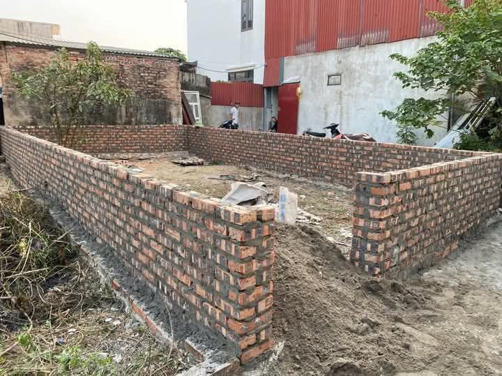 Đất vàng trung tâm chợ sầm uất, ô tô tránh nhau, giá hời