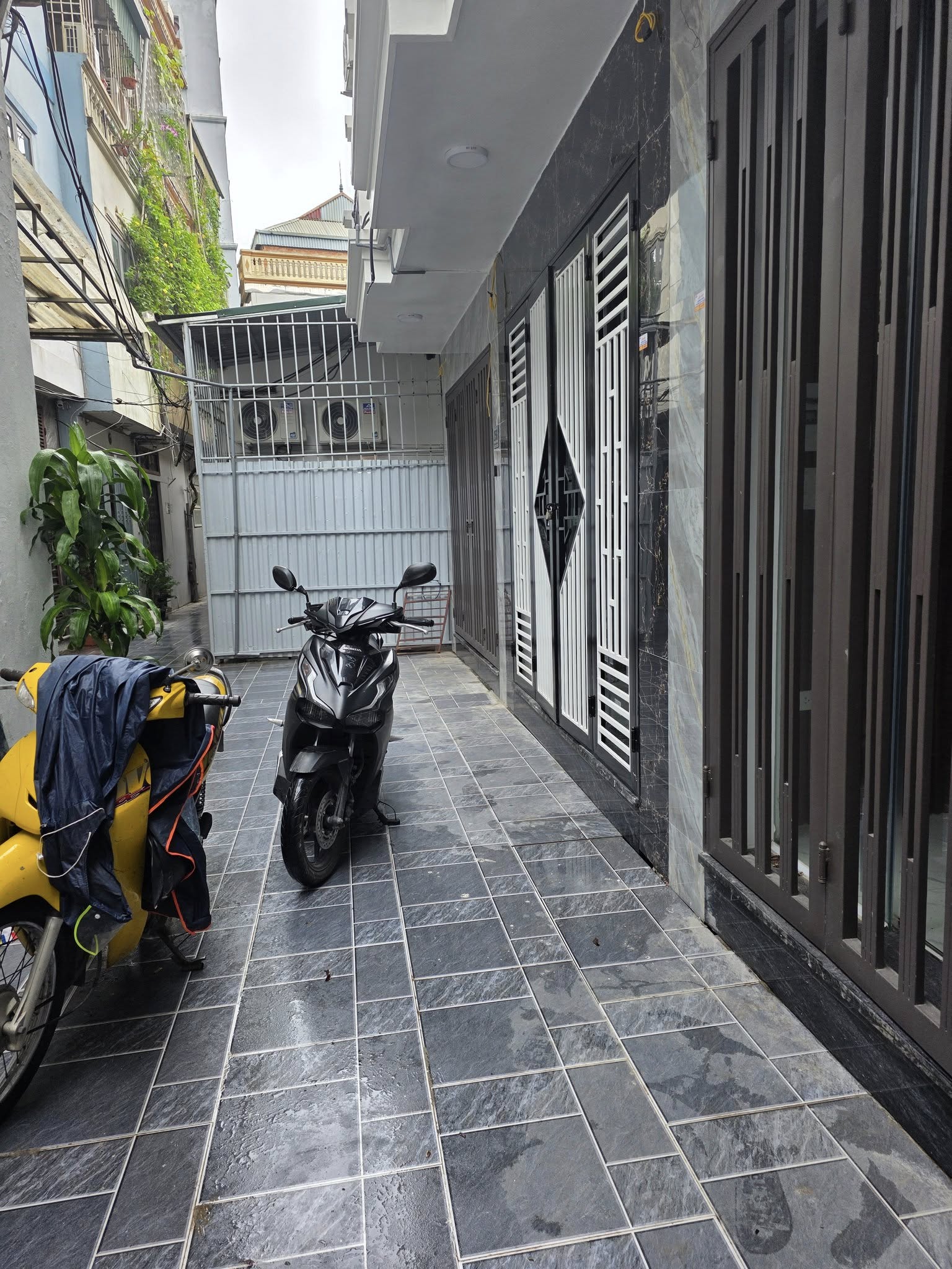Nhà 5 tầng mới xây, 30m2, 3 phòng ngủ, gần chợ, trường học tại Tây Trà, Lĩnh Nam