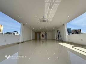 Tòa building 9 tầng thang máy - mặt phố Nguyễn Ngọc Nại - Vỉa hè rộng