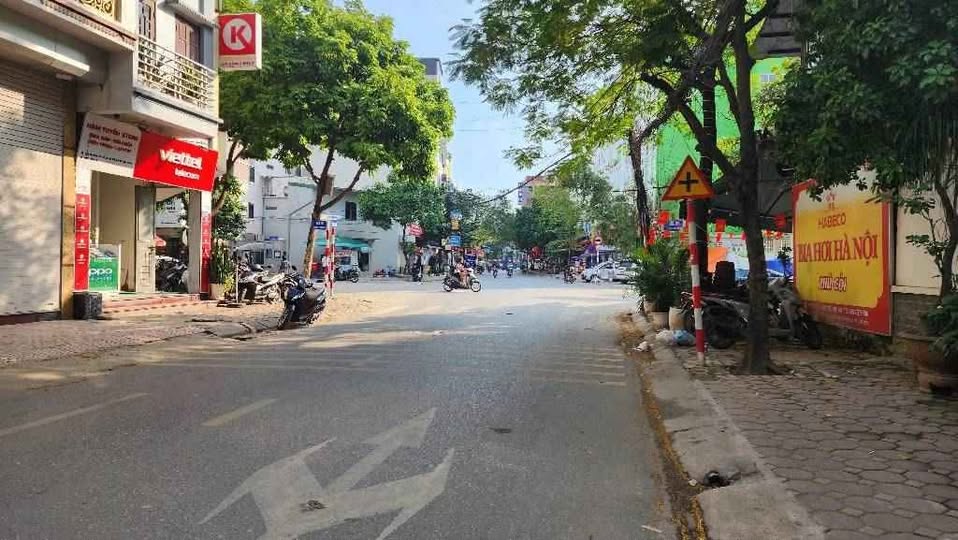 Đất vàng Cầu Giấy tặng nhà 2 tầng, mặt tiền kinh doanh, ô tô tránh vỉa hè