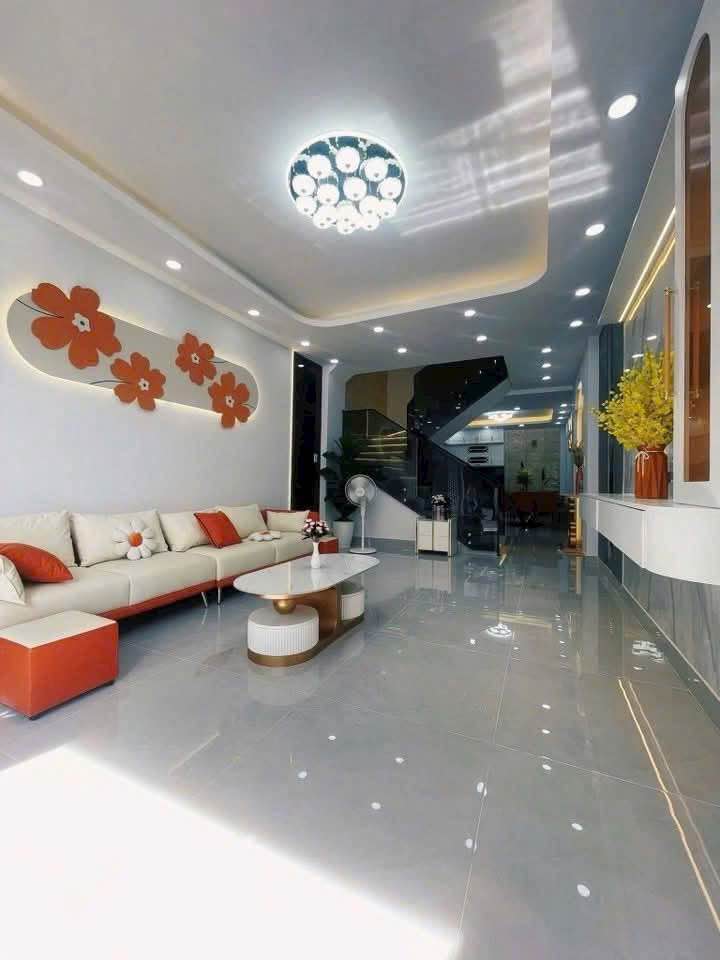 Nhà 3 tầng có sân thượng, xe hơi ngủ trong nhà, giá thương lượng