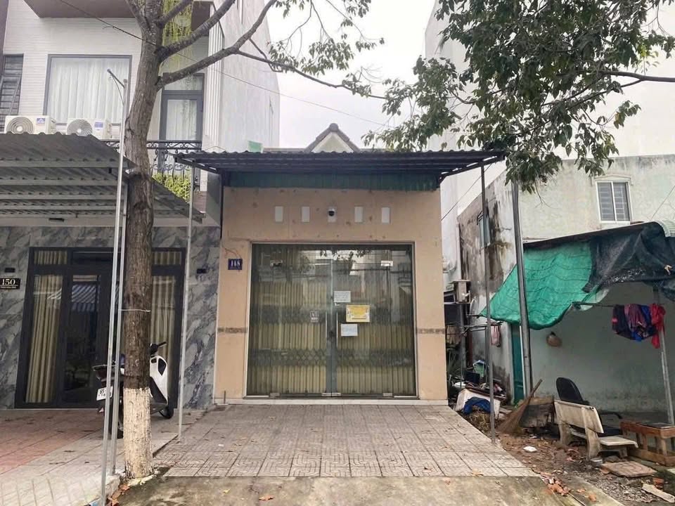 Tọa lạc tại vị trí đắc địa trên đường Trần Văn Long sầm uất, thuộc phường Tân An, quận Ninh Kiều