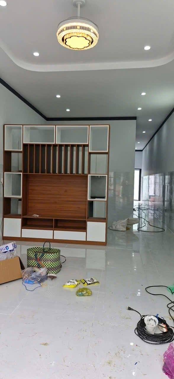 Nhà 1 tỷ 790 triệu, ngang 4,3m, đường xe hơi, trung tâm Hoà Long, thành phố Bà Rịa