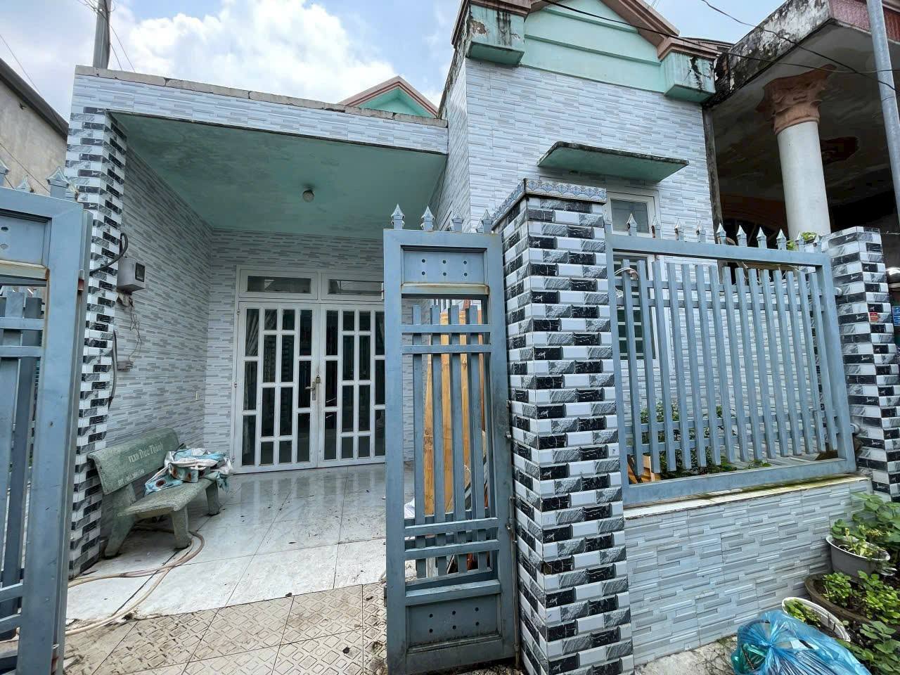 Chào mừng bạn đến với căn nhà đẹp 1 trệt 1 lầu tọa lạc tại vị trí đắc địa gần đền Thánh Martino