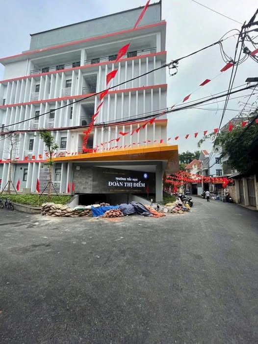 Nhà 7 tầng thang máy Tây Hồ - Ô tô đỗ cửa, về ở ngay