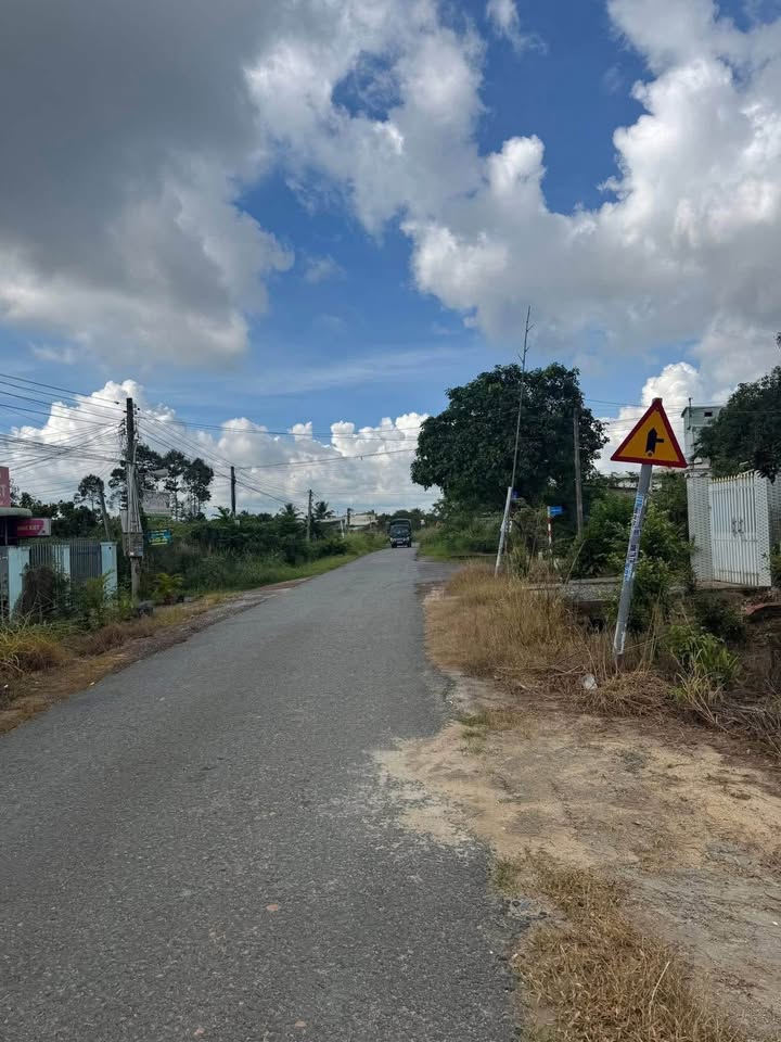 Đất Hóc Trăm giá sập sàn 890 triệu, hậu dài miên man