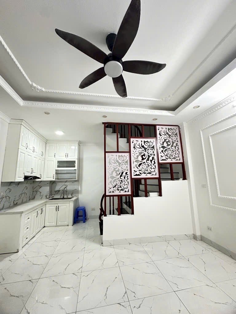 Bán nhà 5 tầng, 30m2, 20m ô tô đỗ, trung tâm Bát Khối, Long Biên