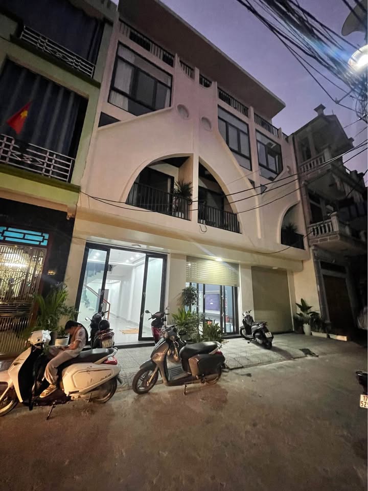 Nhà 4 tầng đường ô tô tránh, hướng Tây Nam, giá nhỉnh 4 tỷ