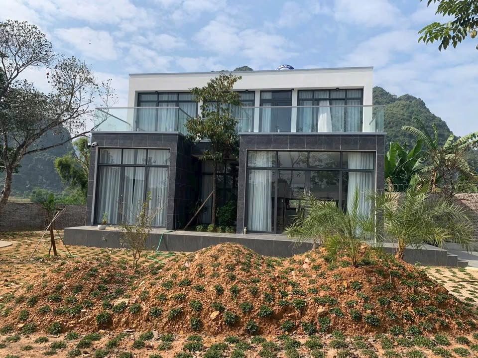 Biệt thự nhà vườn xịn sò 680m² view núi, giá nhỉnh 4 tỷ