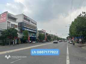 Bán nhà 3 tầng mặt tiền Đại lộ Hùng Vương, kinh doanh sầm uất, Việt Trì, Phú Thọ