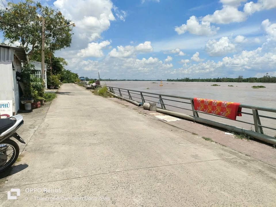 Nhà sông nước, view cực xịn, giá hời như mơ