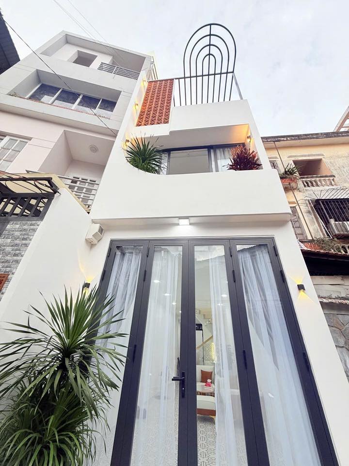 Nhà hẻm xe hơi Đặng Văn Ngữ 3 tầng BTCT, 3 ngủ 3.5x11m - giá 7.3 tỷ/tháng, ô tô đỗ cửa