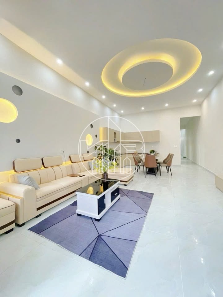 Nhà phố Đà Lạt 130m² - Xe hơi tới cửa - 2.6 tỷ