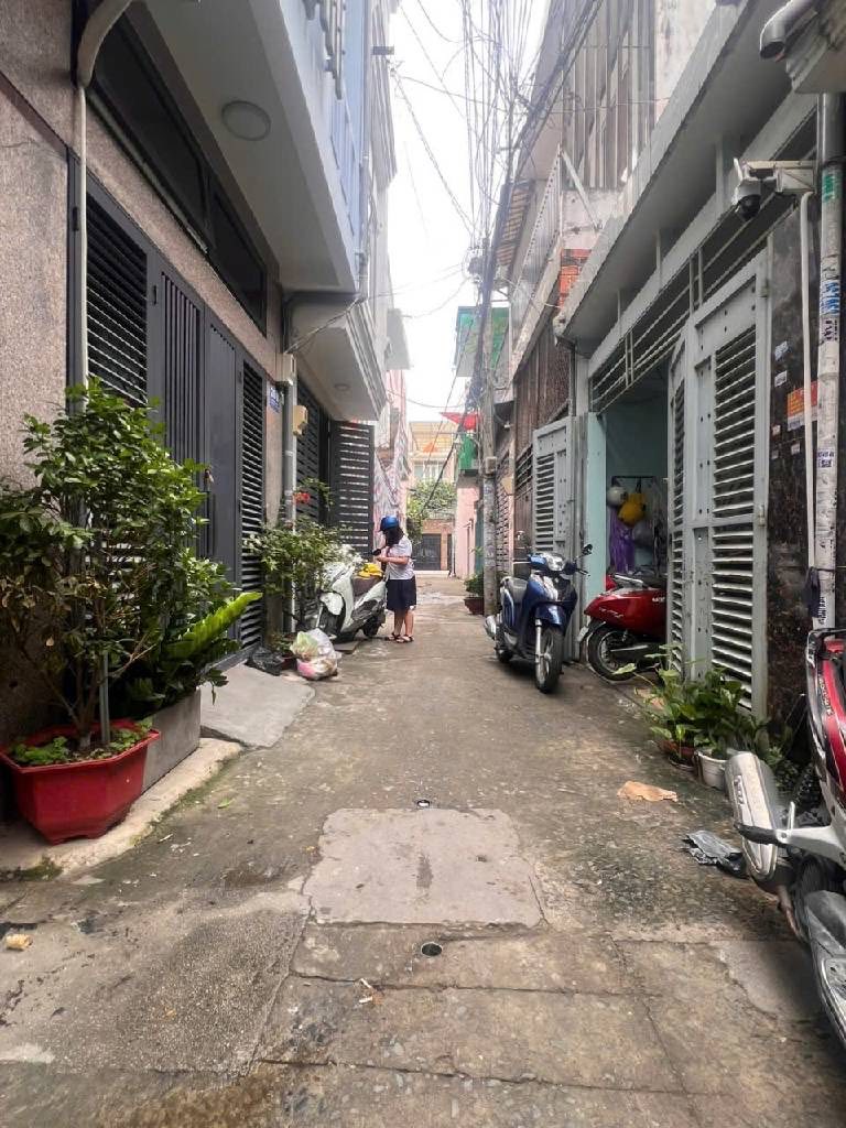 Nhà 1 trệt 1 lầu 2 phòng ngủ, sát mặt tiền kinh doanh Gò Dầu, hẻm xe hơi 4m, 3,1m x 9m, nhỉnh 2 tỷ