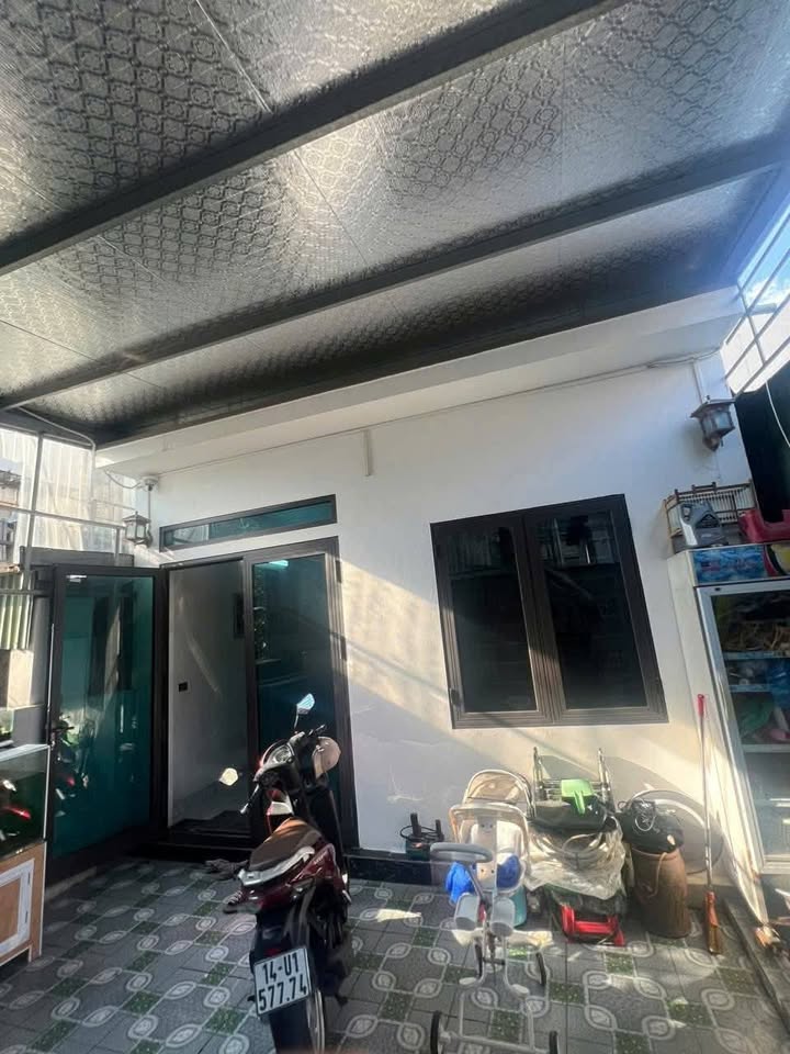 Nhà 2 tầng trung tâm Cẩm Phả - Sổ đỏ vuông vắn, giá hời