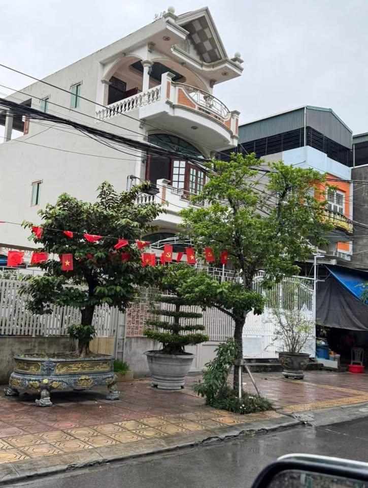 Nhà 3 tầng mặt tiền 8m, kinh doanh cực đỉnh, chỉ 3,55 tỷ