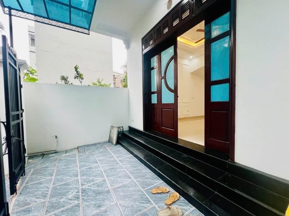 Chính chủ bán nhà 4 tầng chắc chắn, ngõ thông, sổ đỏ sẵn sàng Tây Hồ, Hà Nội