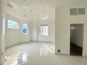 Cho thuê nhà 12x20 xây 3 tầng , có sẵn 6 phòng ngủ , dọn vào ở ngay .