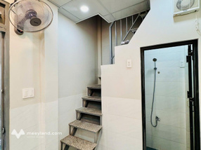 Cần cho thuê nhà nguyên căn Q4 1 trệt 1 lầu trên lầu có thêm 1 gác lửng. Giá 7tr